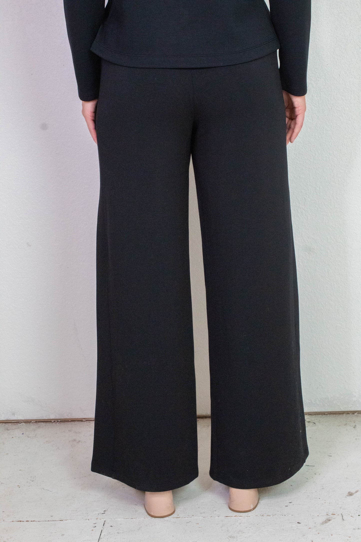 Airessentials Wide Leg Track Pant, Very Black | SPANX