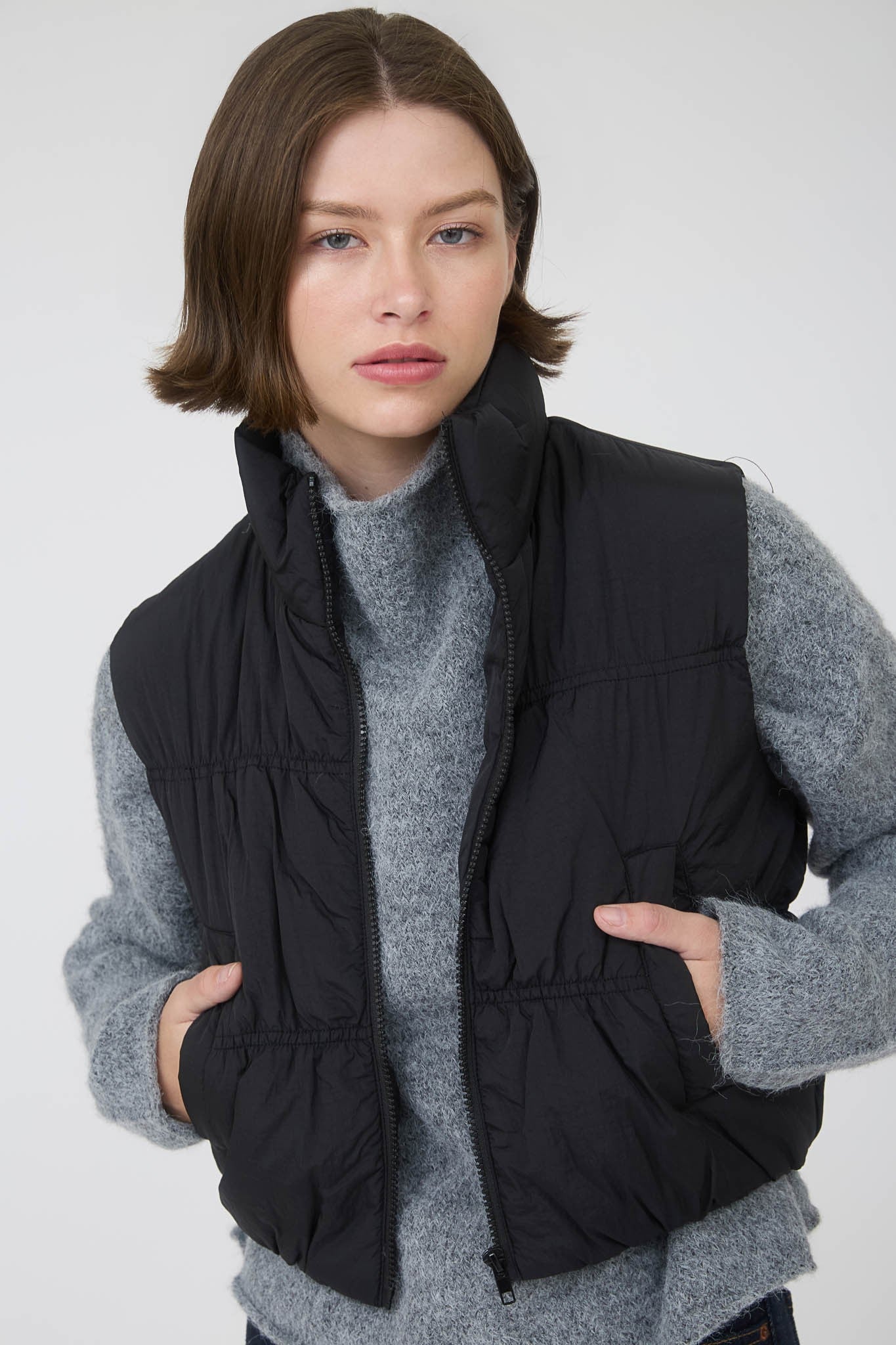  Martha Zip Up Cropped Puffer Vest, Black