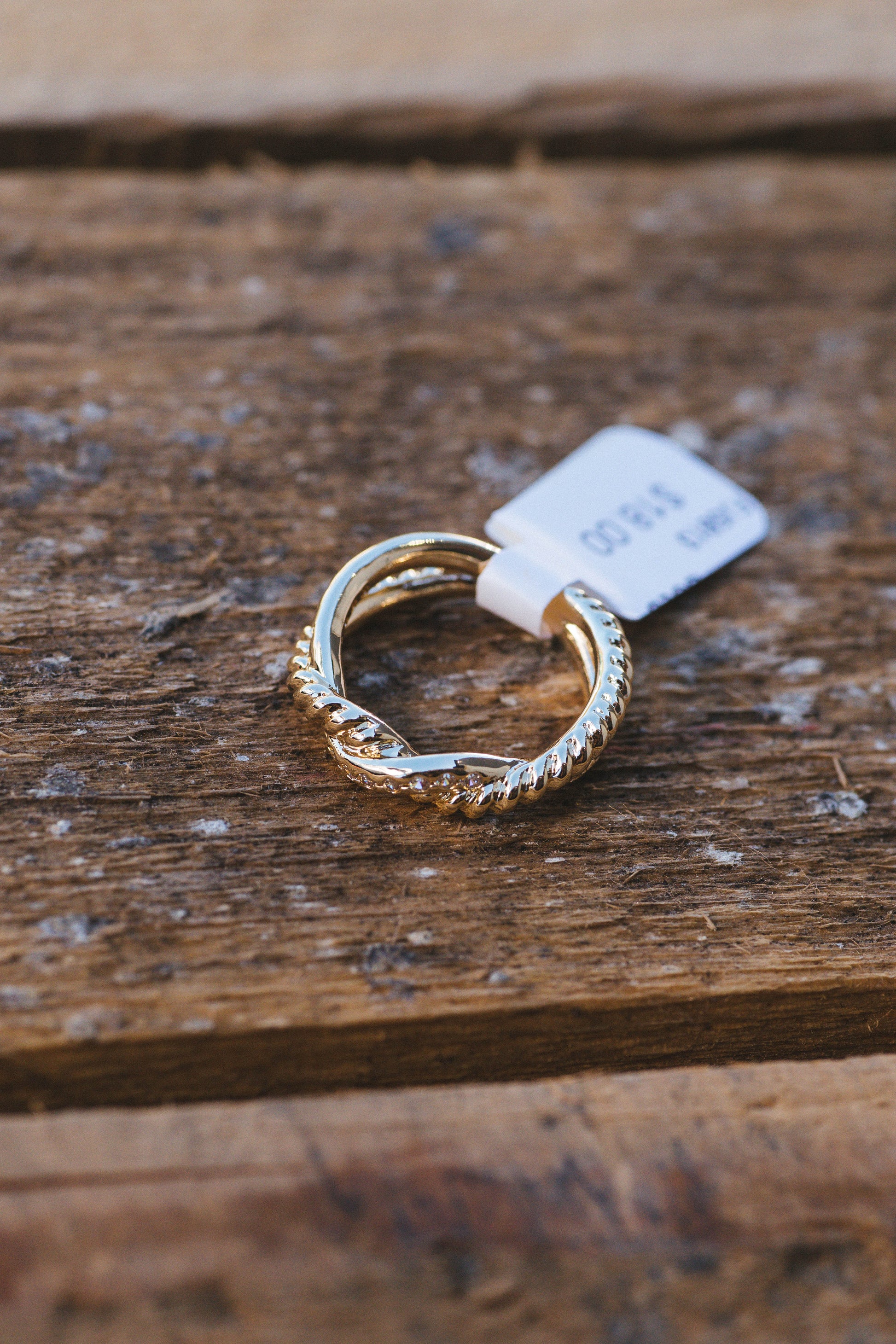  Kortney Twisted Metal Ring, Gold