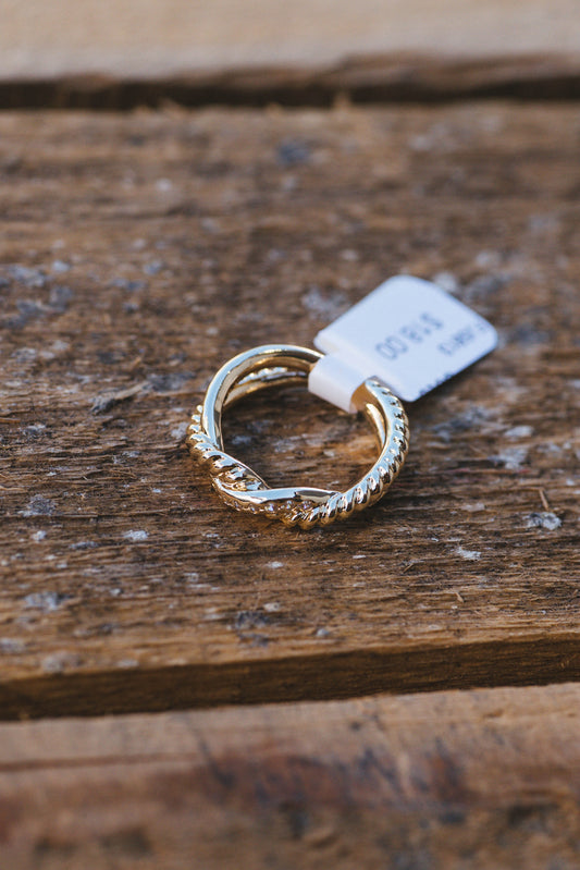  Kortney Twisted Metal Ring, Gold