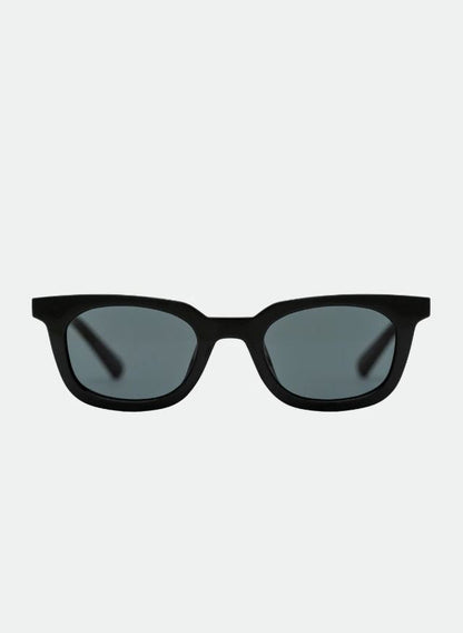  Nia, Black/Smoke | Otra
