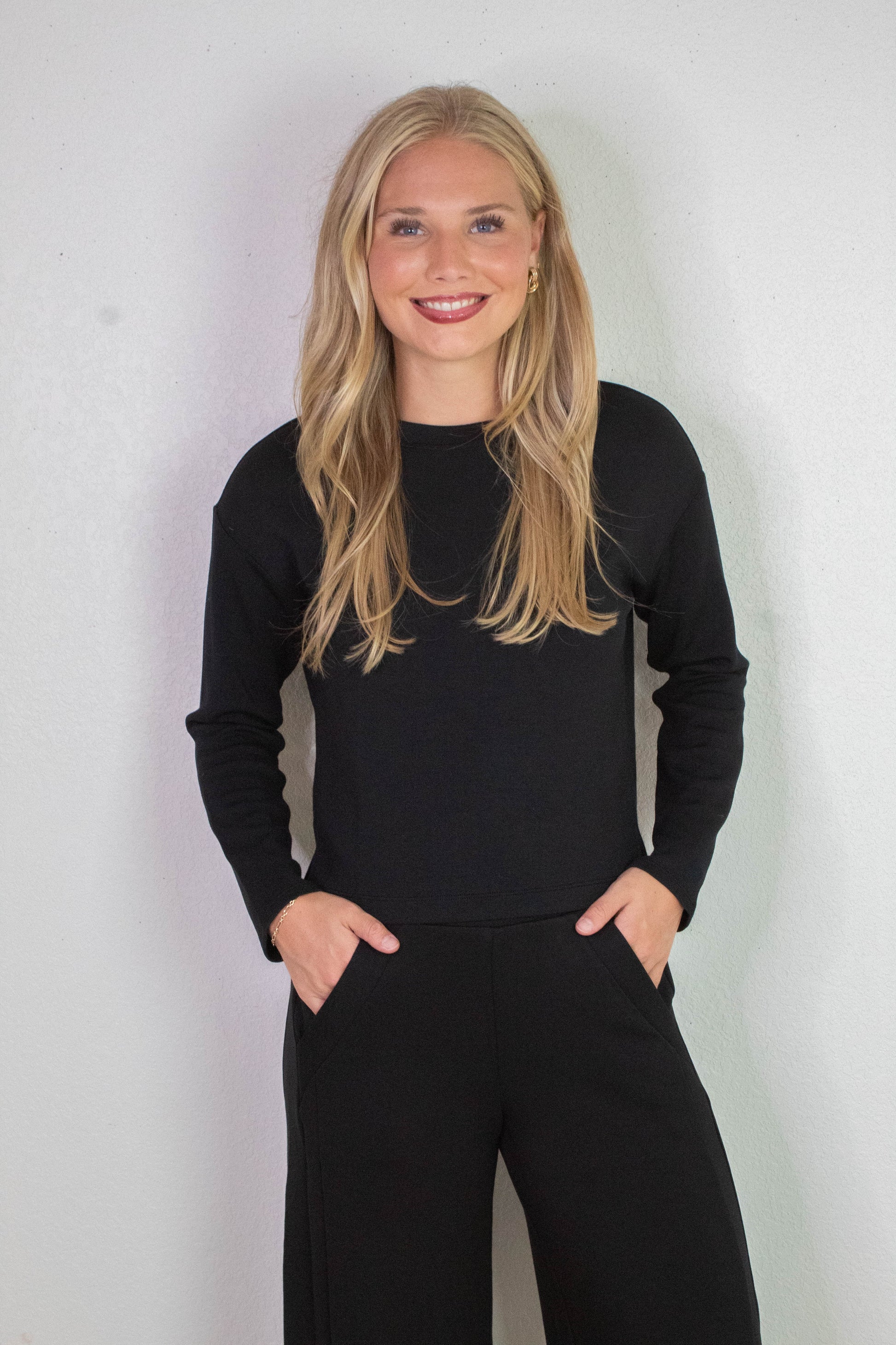 Airessentials Side Slit Top, Very Black | SPANX