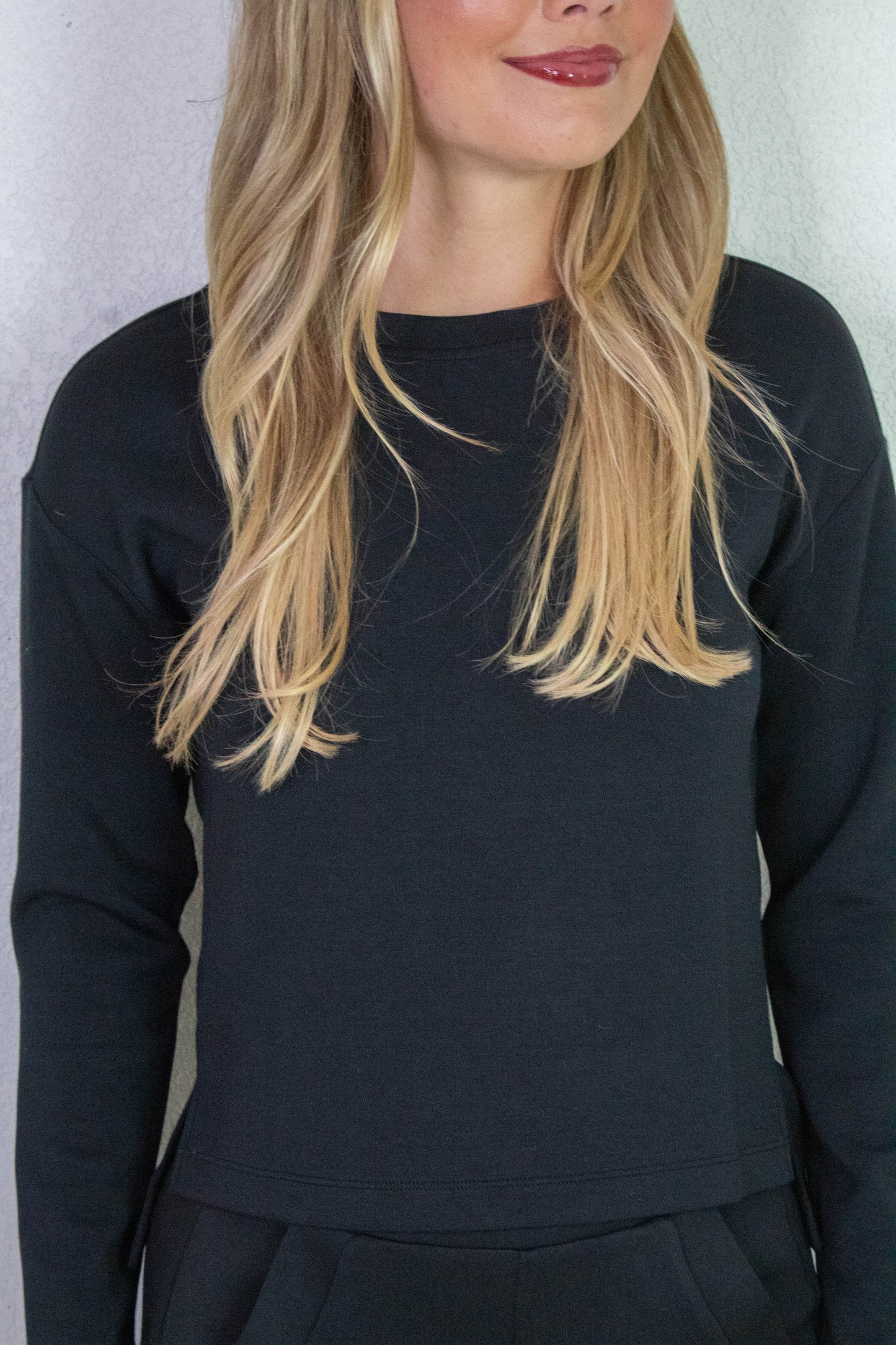  Airessentials Side Slit Top, Very Black | SPANX