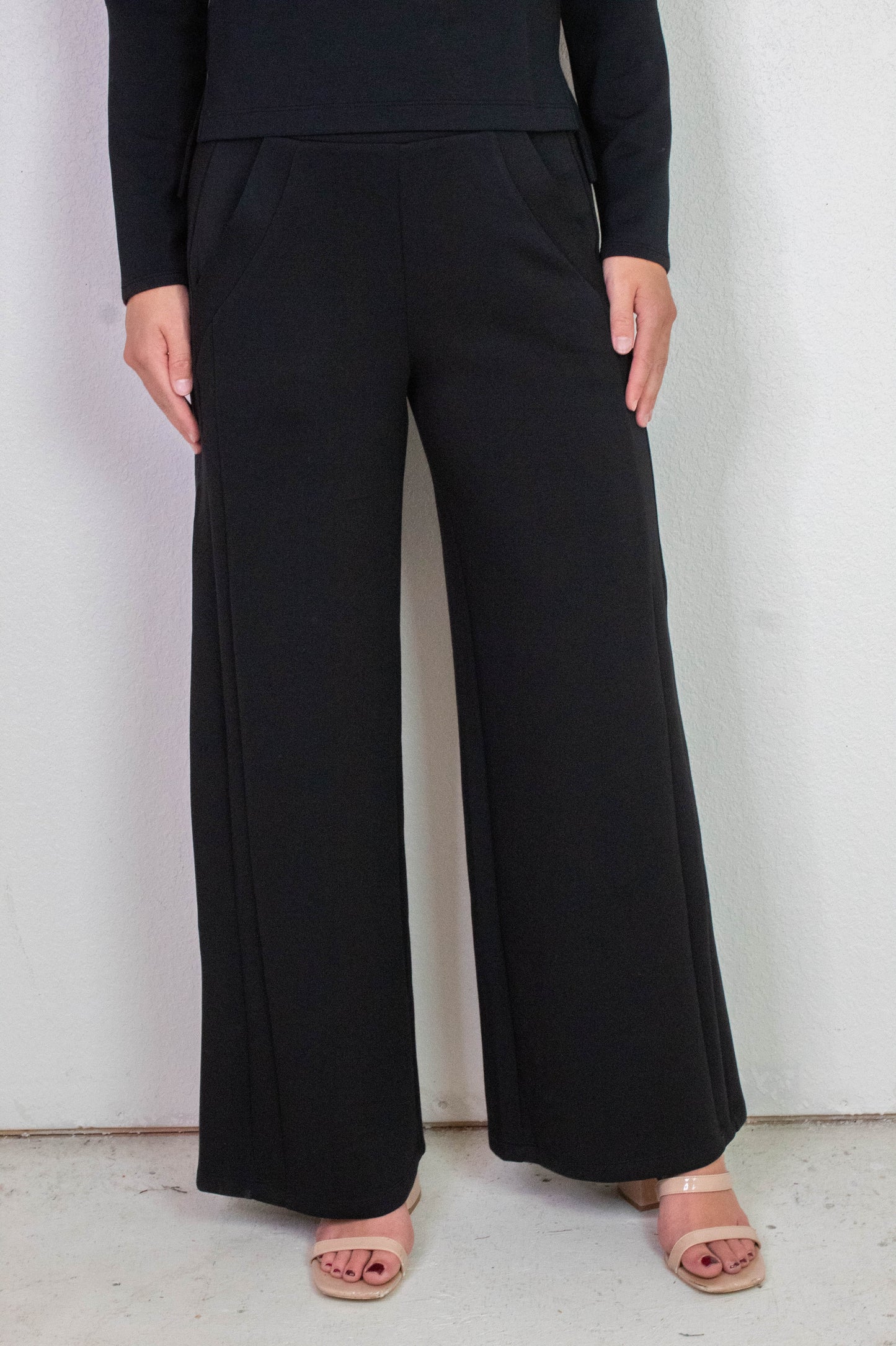  Airessentials Wide Leg Track Pant, Very Black | SPANX