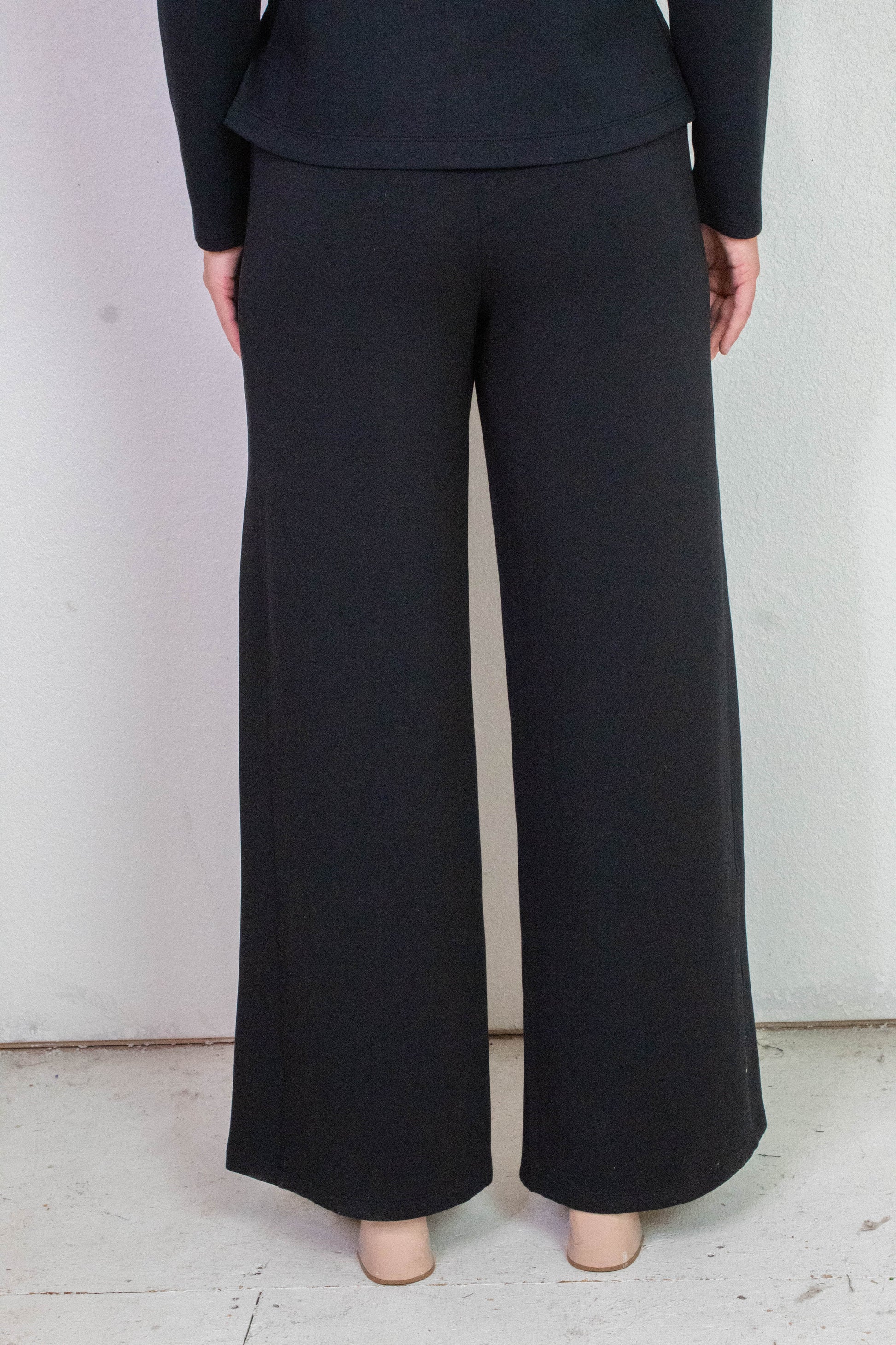  Airessentials Wide Leg Track Pant, Very Black | SPANX