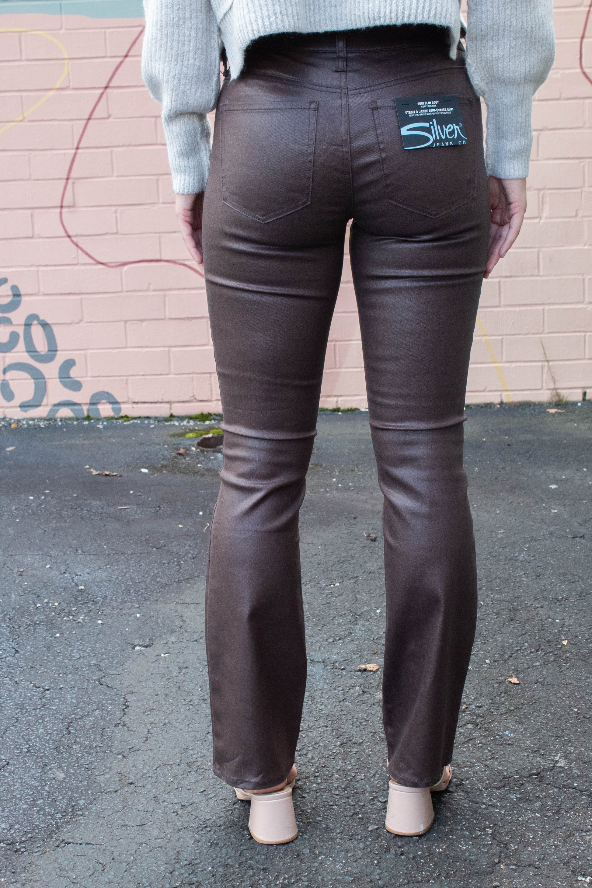  Suki Slim Boot Curvy Pant, Java | Silver Jeans Co