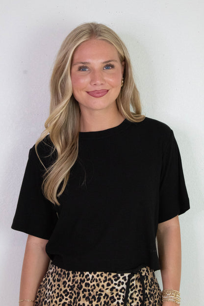  Karen Cropped Tee, Black | Cream Yoga