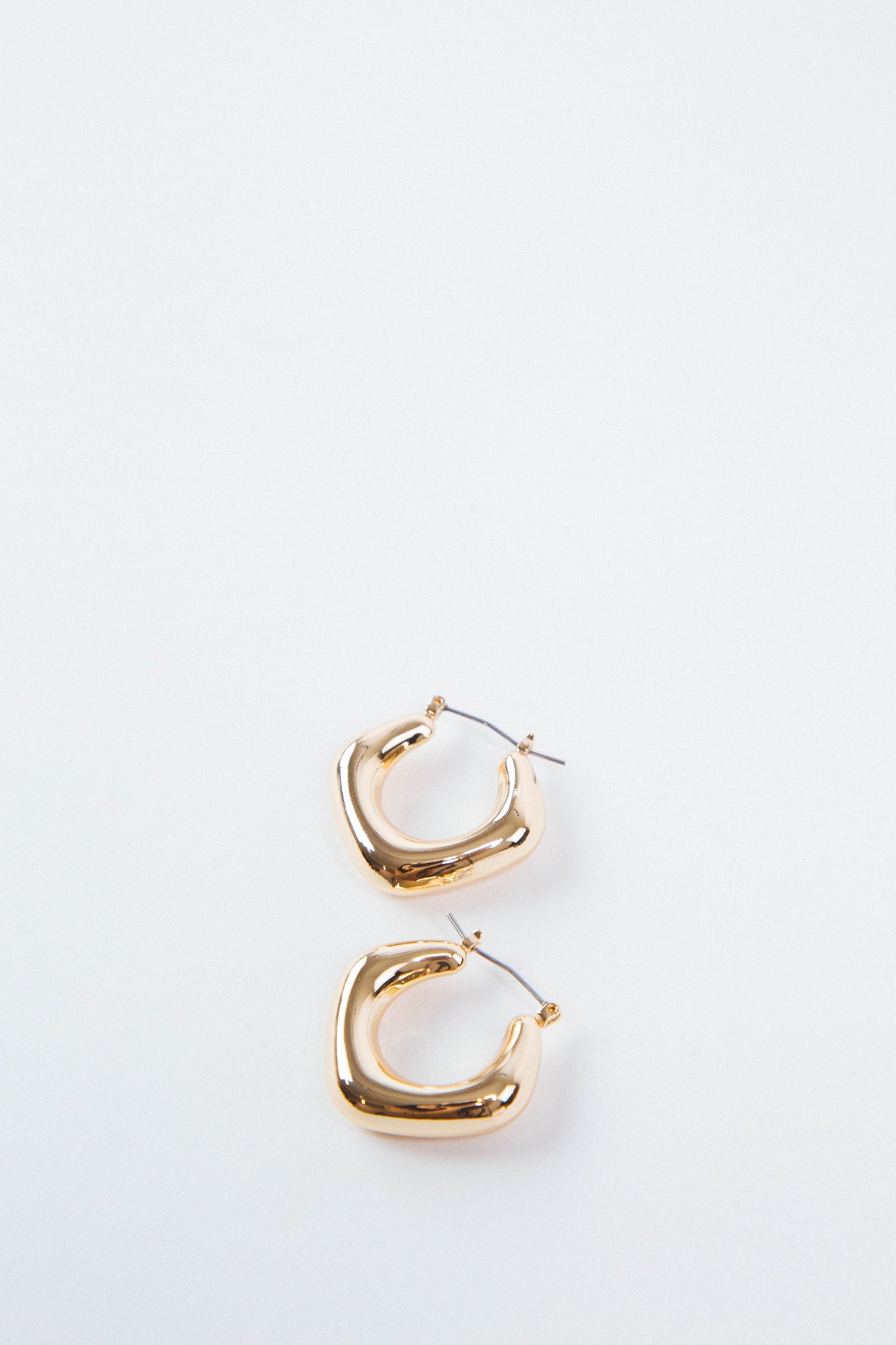  Mae Puffy Rhombus Hoop Earrings, Gold