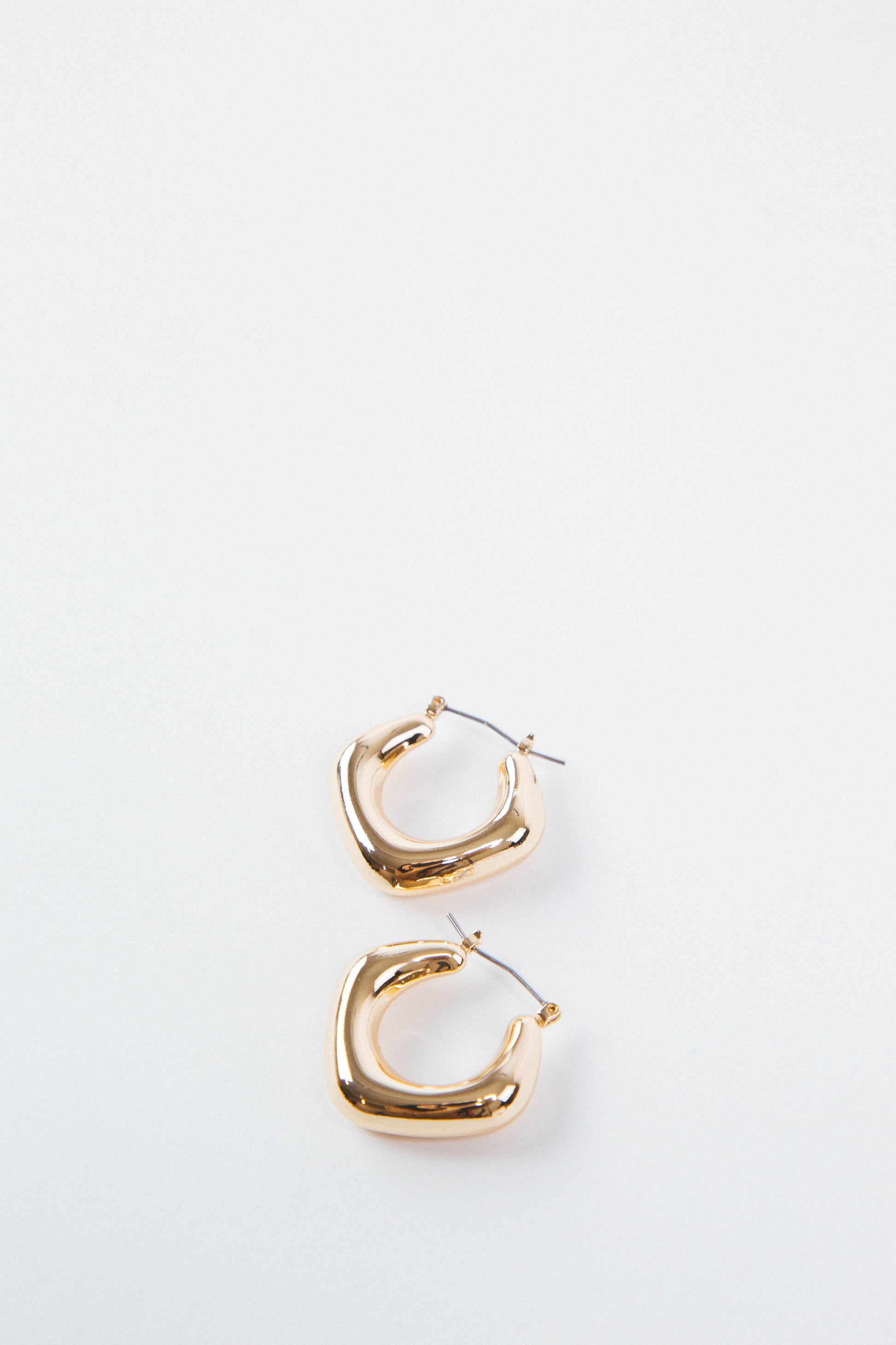  Mae Puffy Rhombus Hoop Earrings, Gold