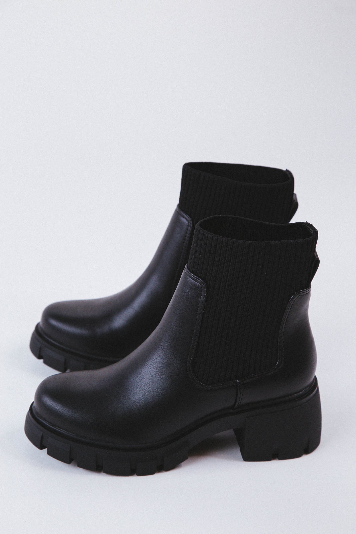  Zordy Ribbed Ankle Lug Sole Chelsea Boot, Black