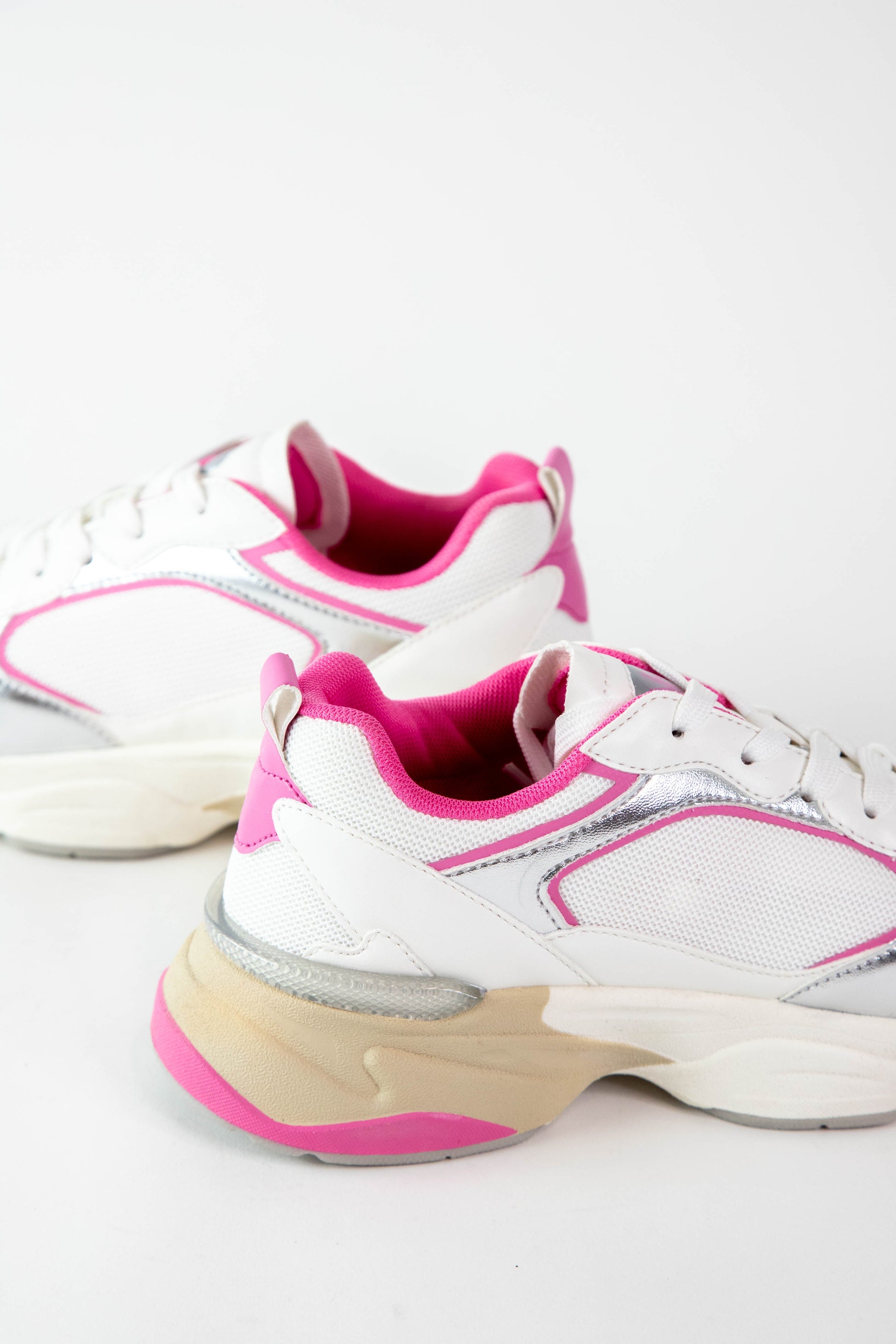  Dash Logo Running Sneaker, White/Silver/Pink | Vintage Havana