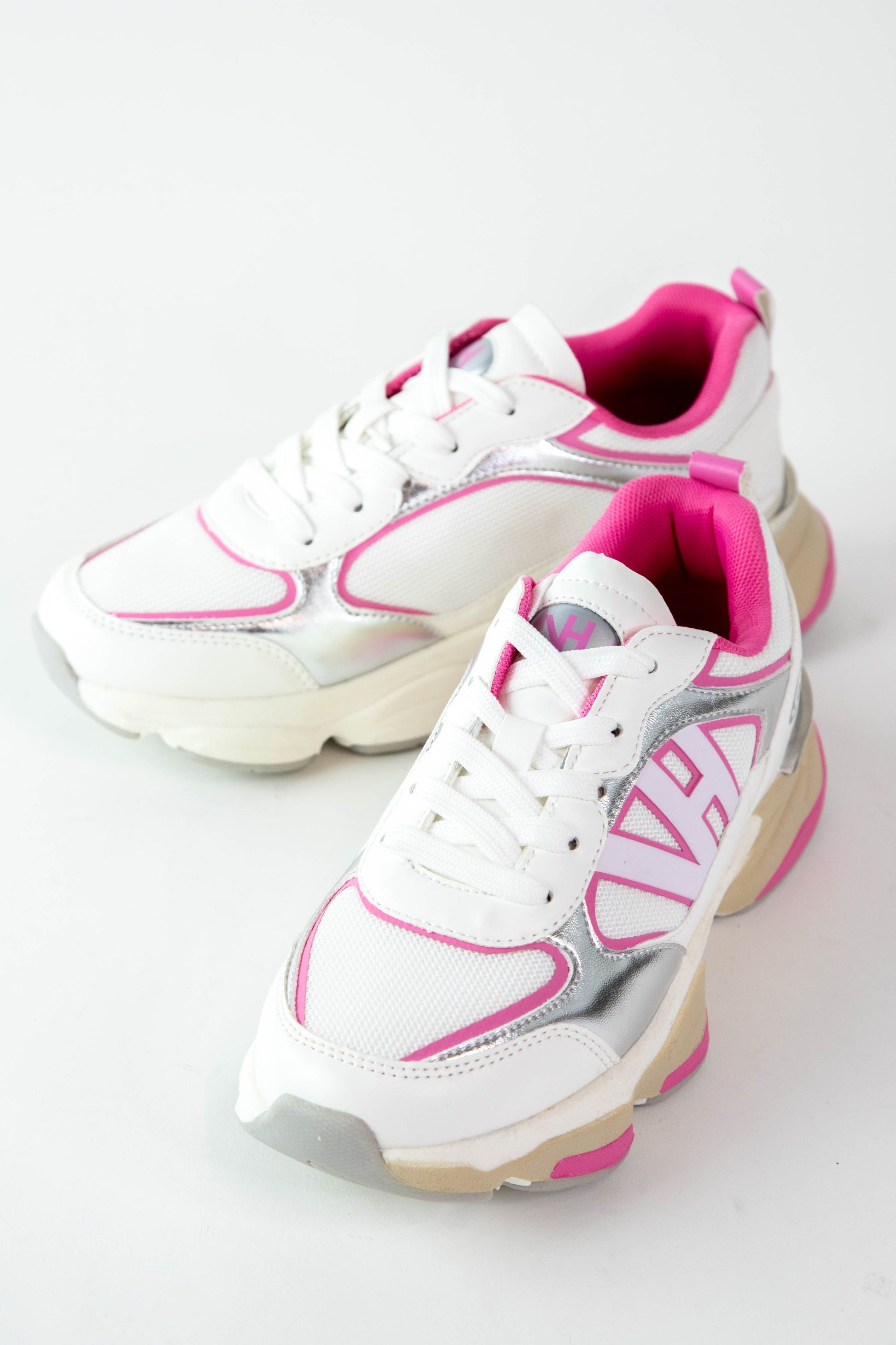  Dash Logo Running Sneaker, White/Silver/Pink | Vintage Havana