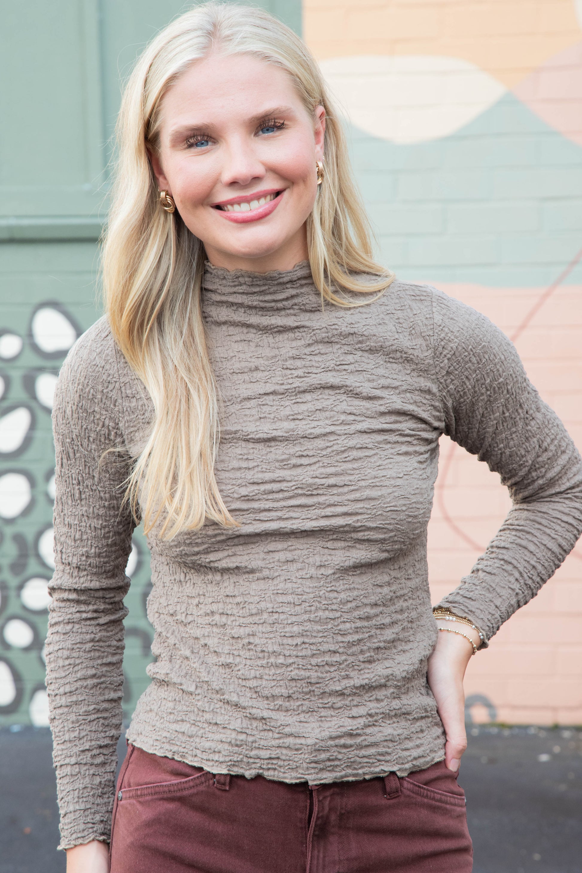  Hope Textured Crinkle Knit Top, Mushroom