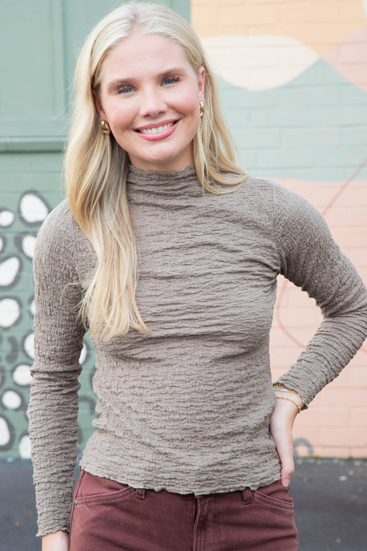  Hope Textured Crinkle Knit Top, Mushroom