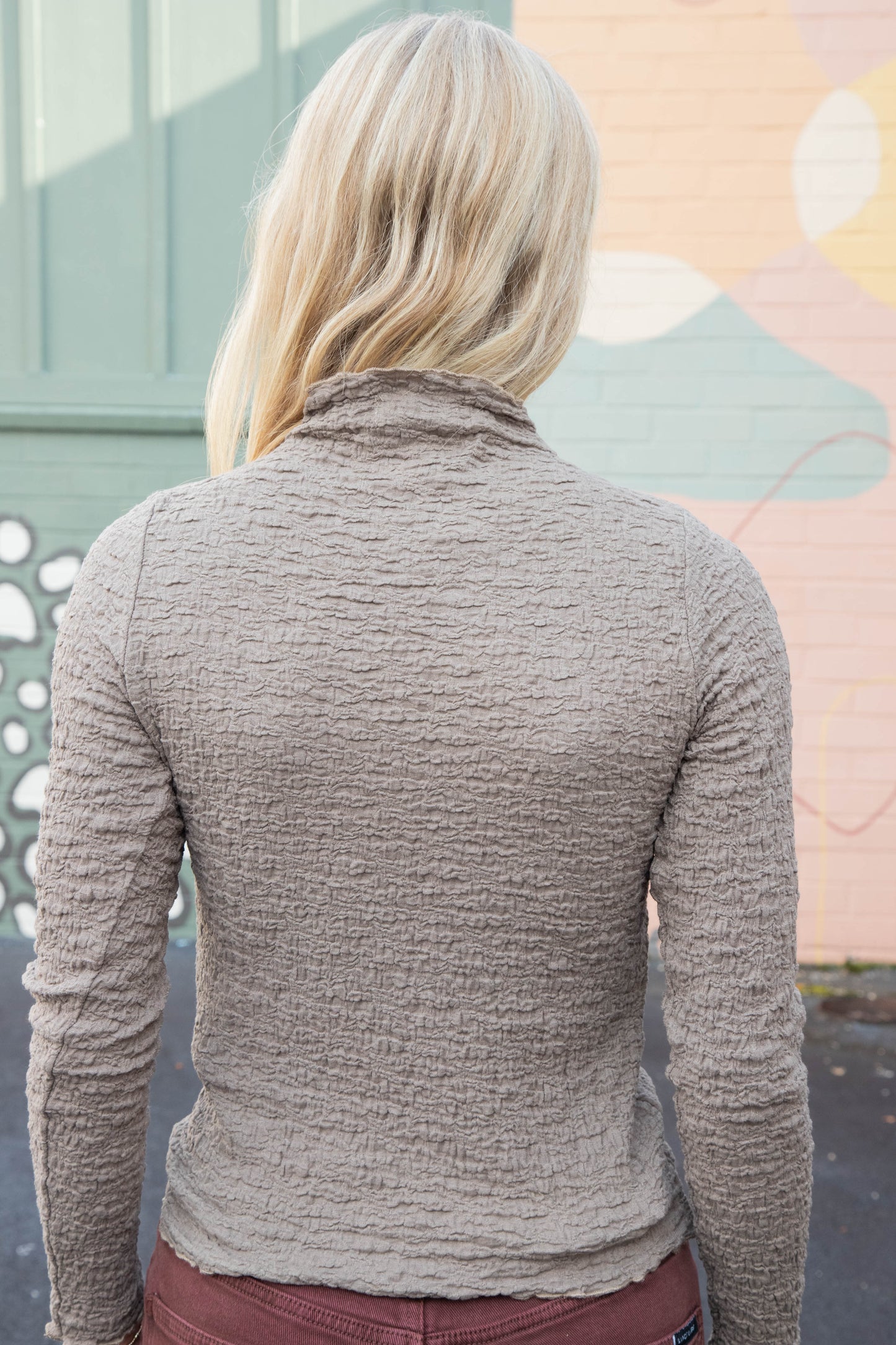  Hope Textured Crinkle Knit Top, Mushroom