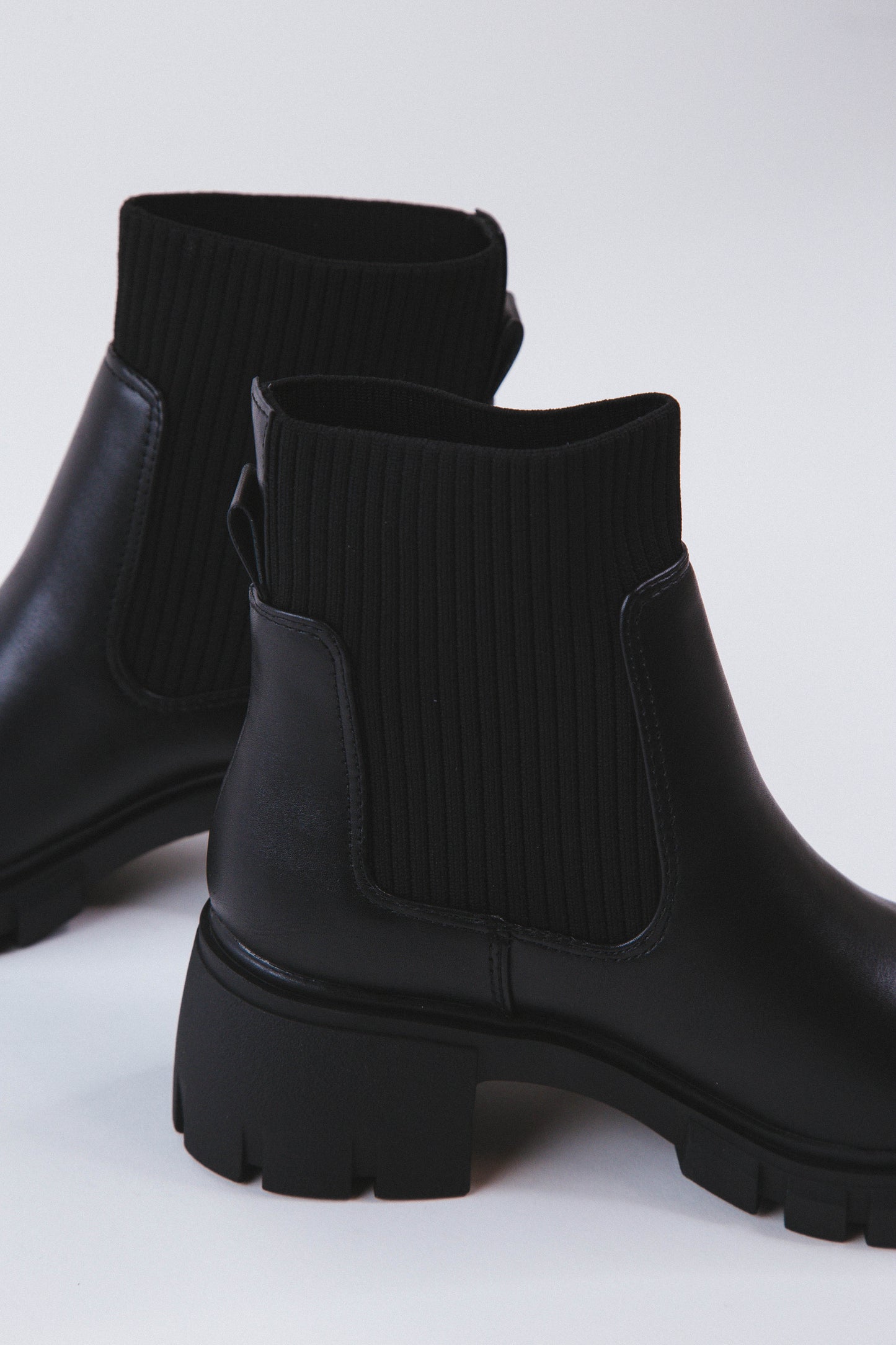  Zordy Ribbed Ankle Lug Sole Chelsea Boot, Black