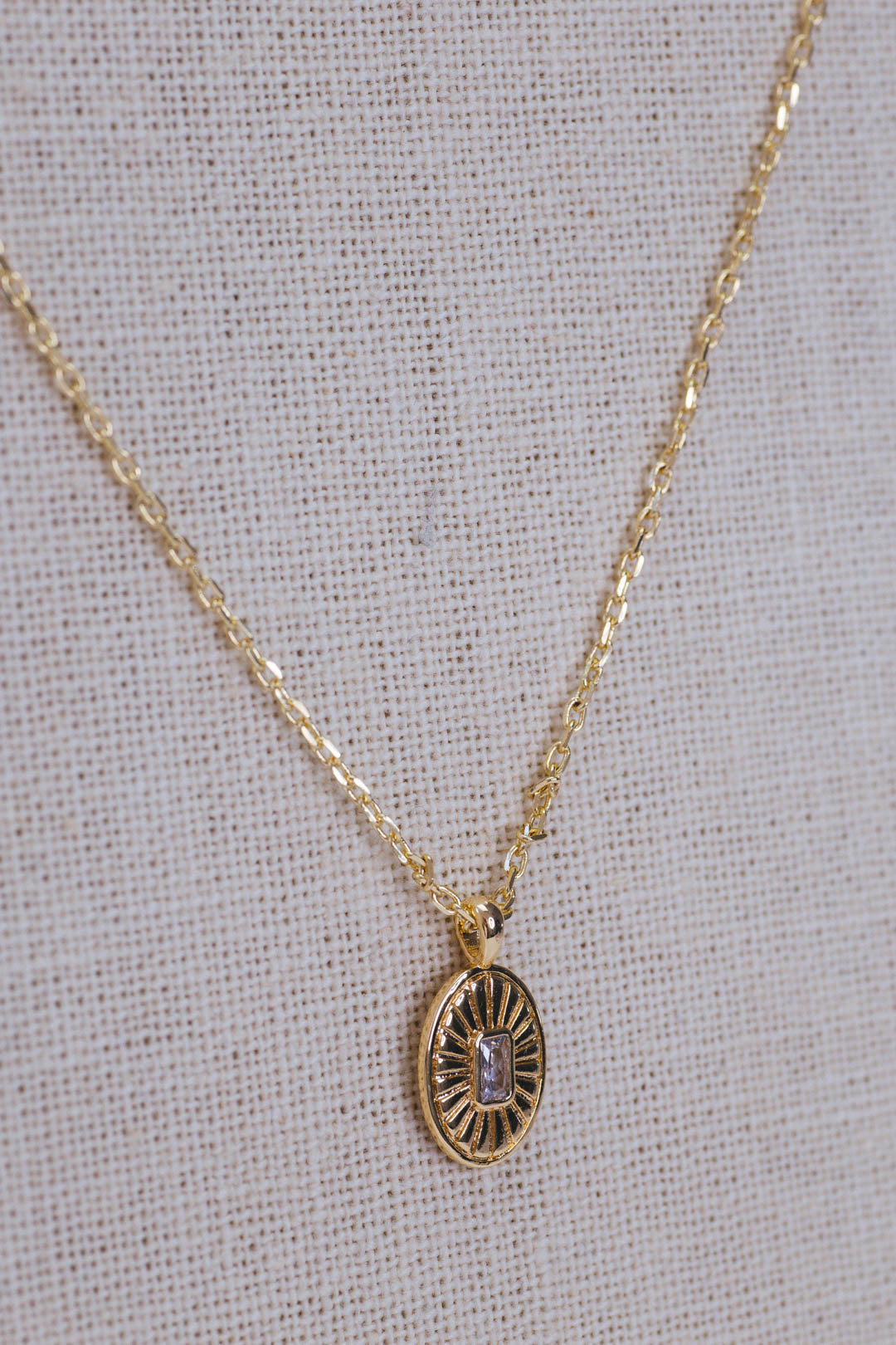  Olivia Oval Necklace, Gold
