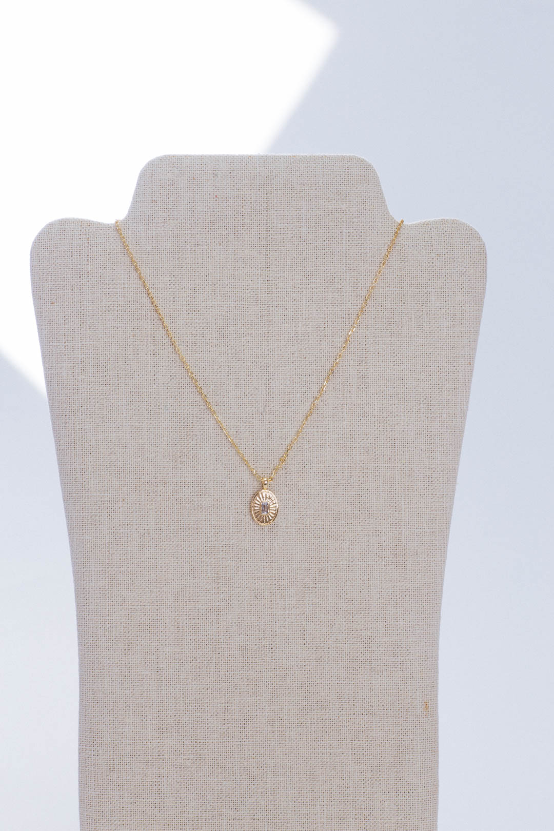  Olivia Oval Necklace, Gold