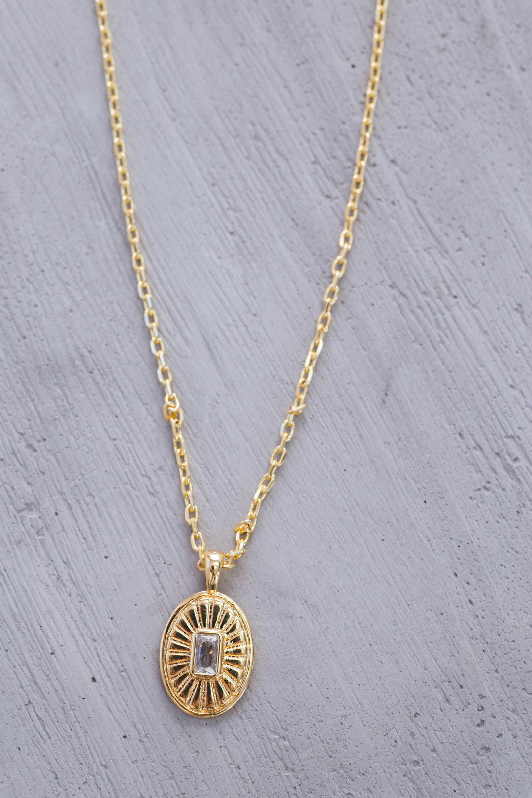  Olivia Oval Necklace, Gold