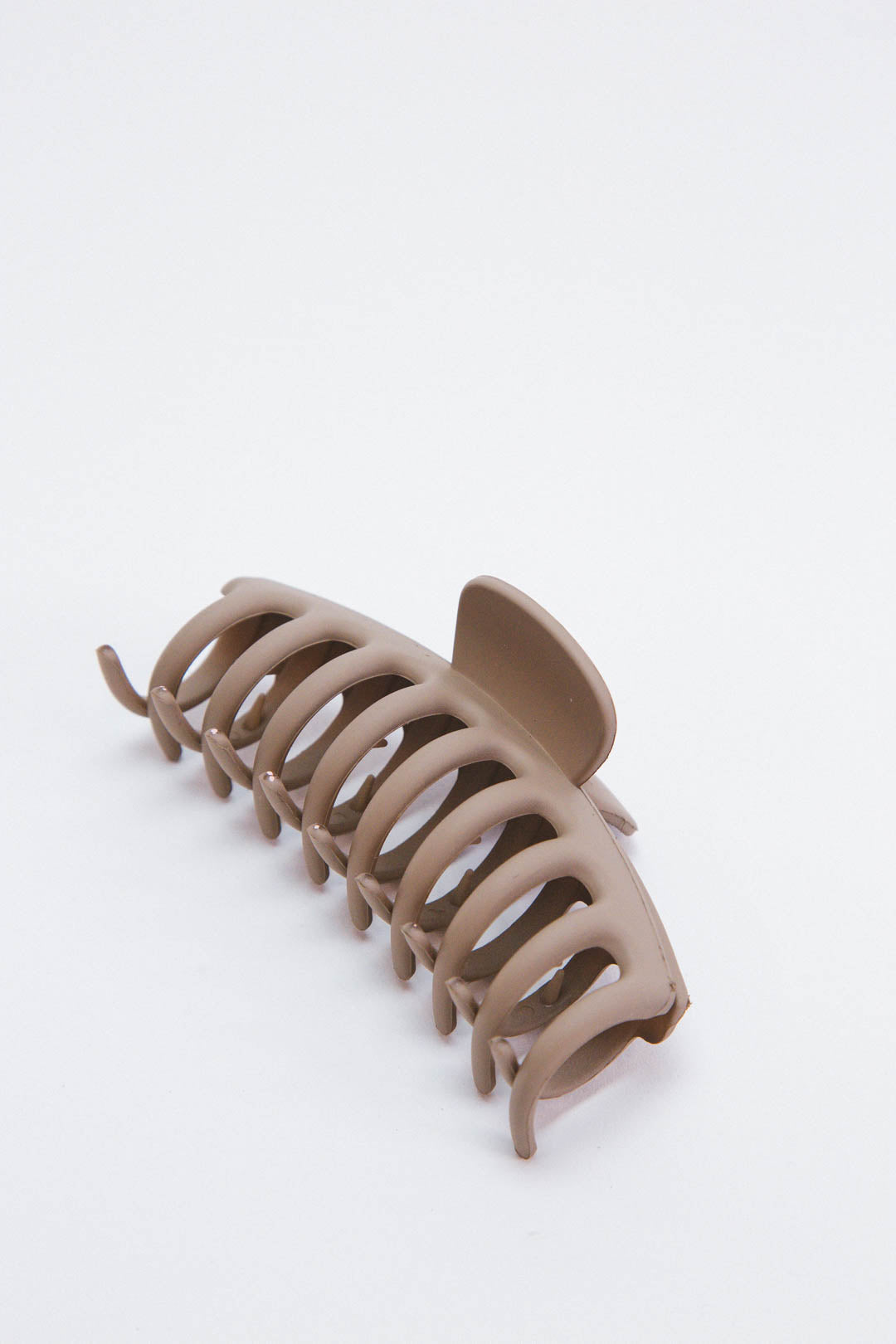  Oversized Claw Clip, Clay Beige