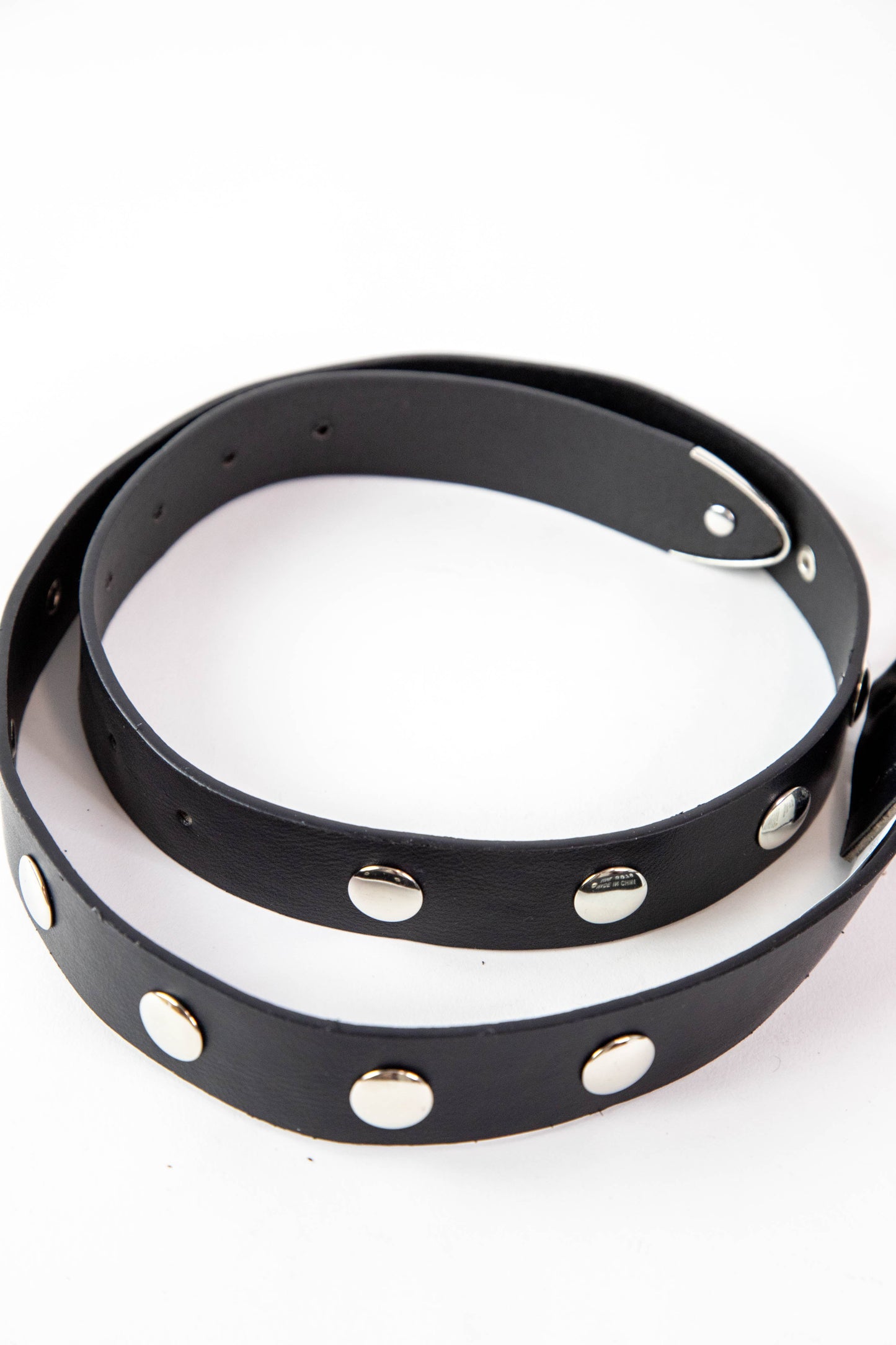  Uma Flat Metallic Rivet Belt, Black