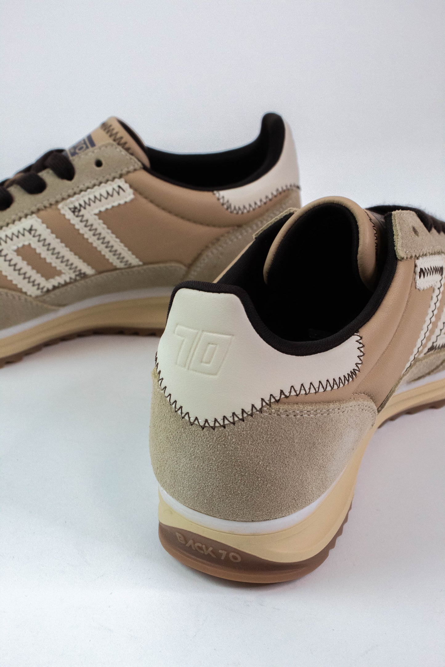  Jogger Sporty Vintage Sneaker, Beige Milk Coffee | Back 70