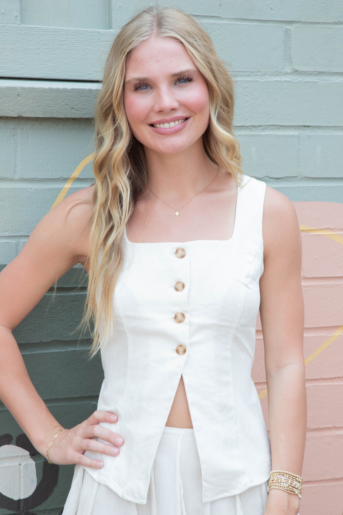  Isabela Linen Split Hem Vest, Natural