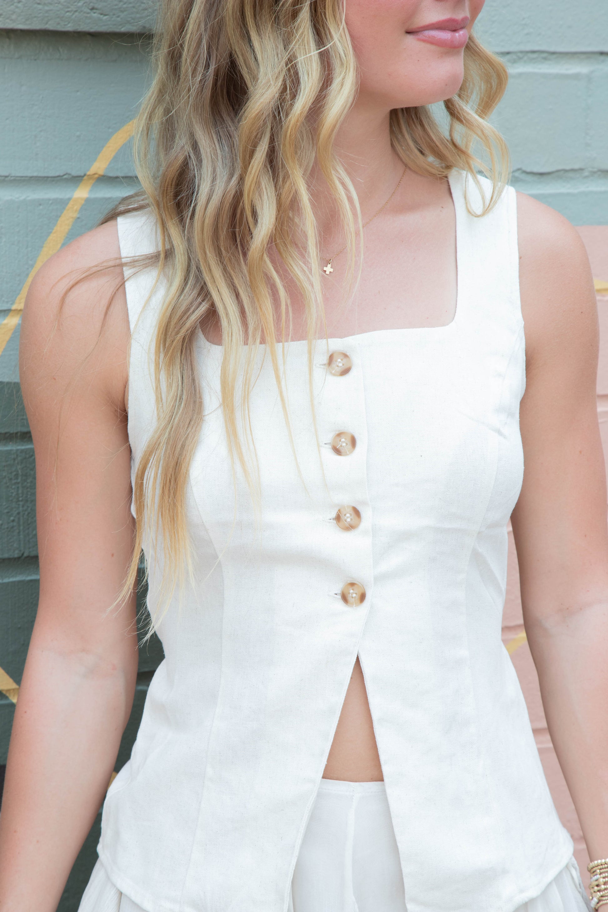  Isabela Linen Split Hem Vest, Natural