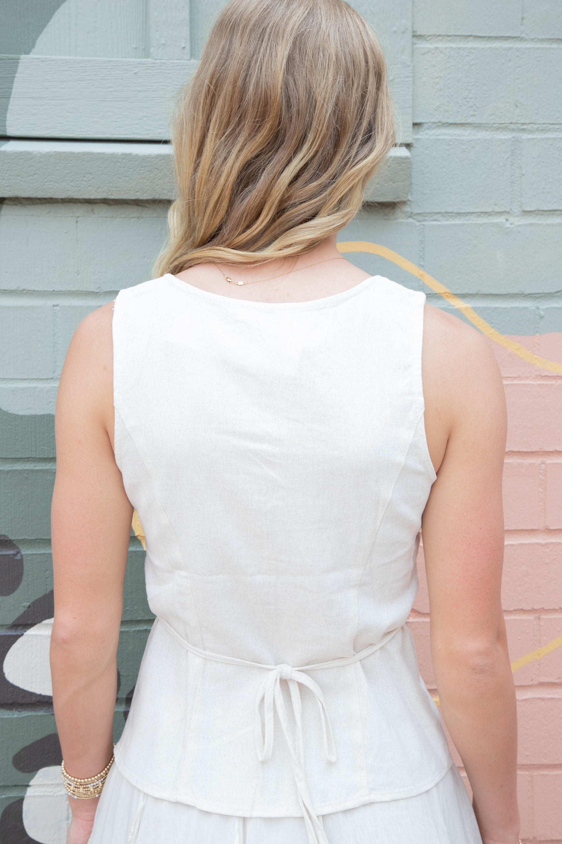  Isabela Linen Split Hem Vest, Natural