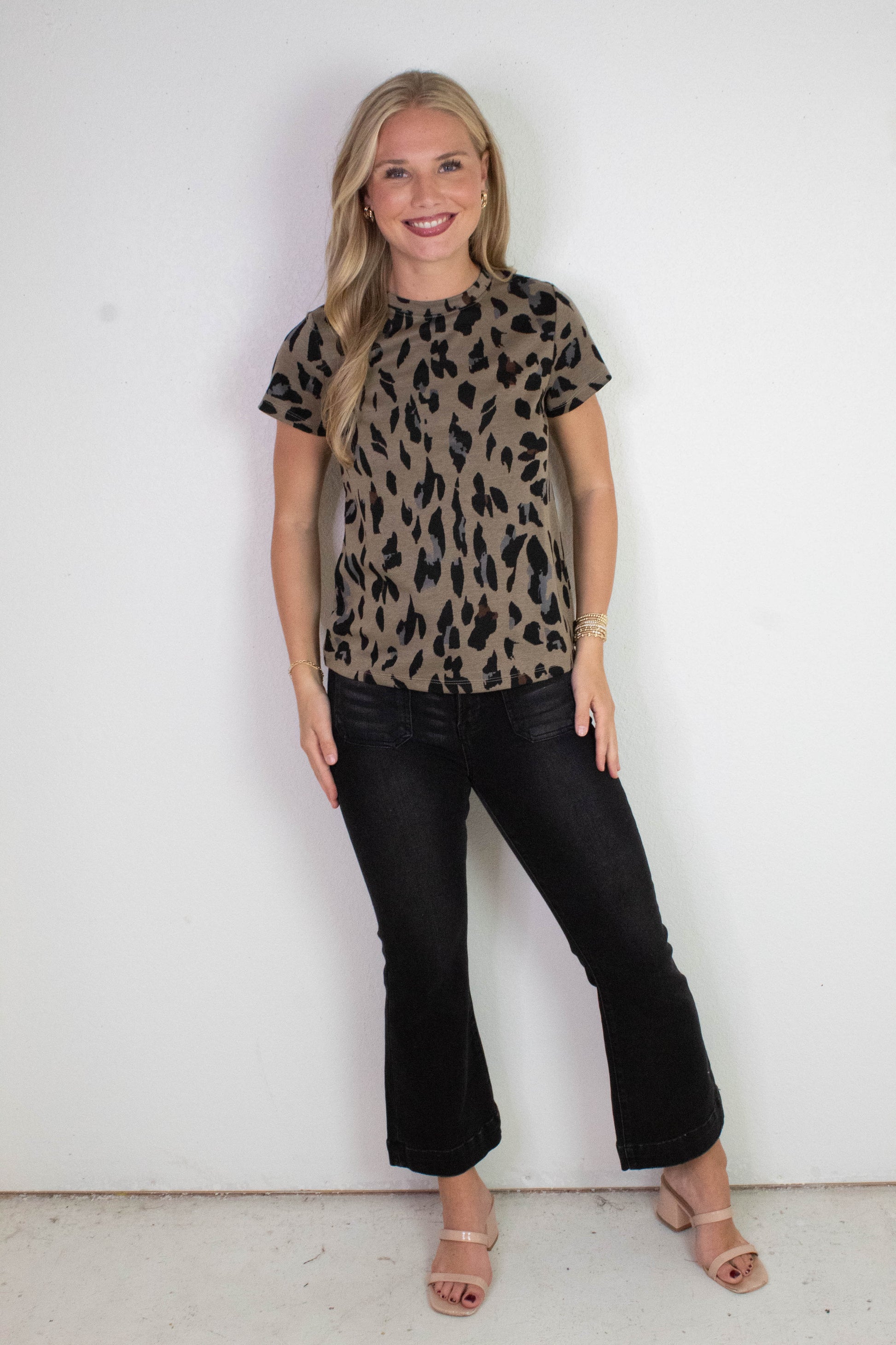  Amelia Patch Pocket Ankle Flare Jeans, Black