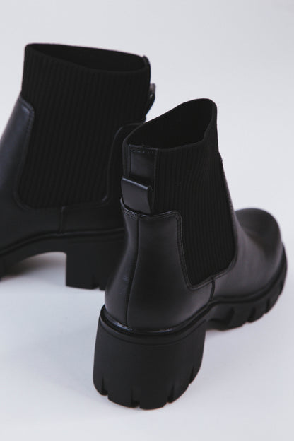 Zordy Ribbed Ankle Lug Sole Chelsea Boot, Black