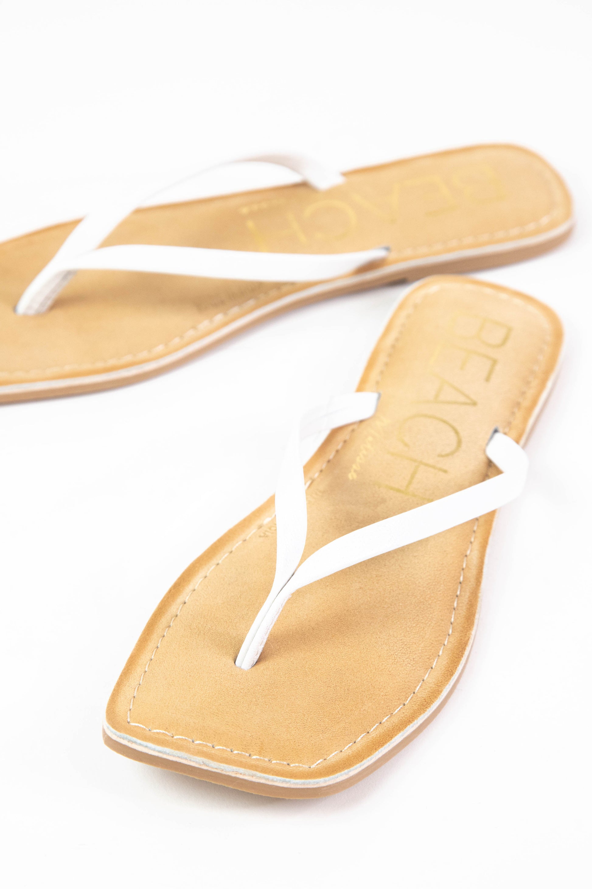  Bungalow Square Toe Thong Sandal, White | Beach By Matisse