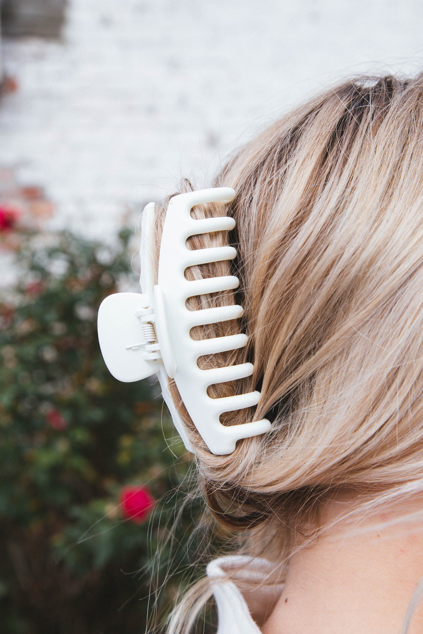  Oversized Claw Clip, Off White