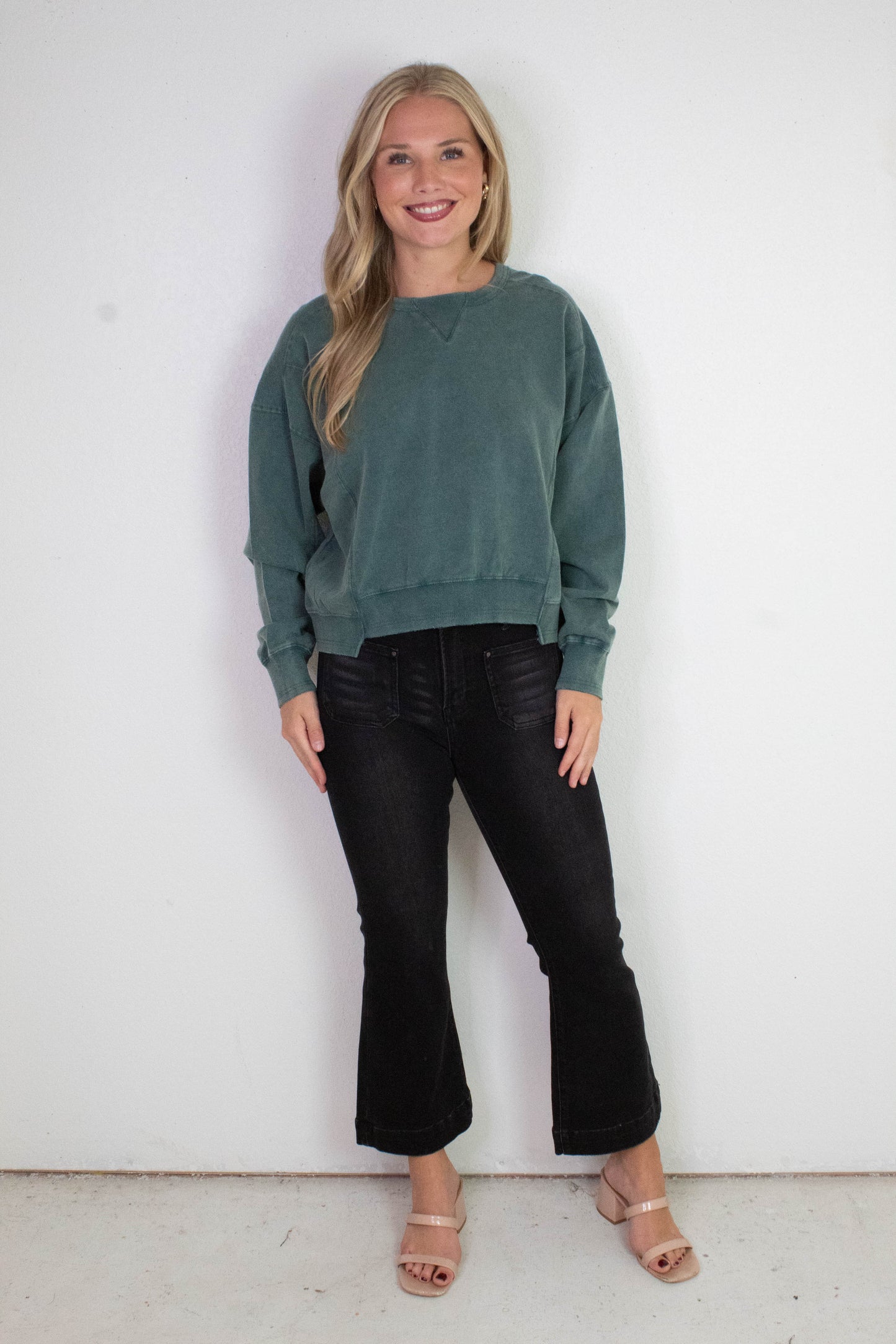  Amelia Patch Pocket Ankle Flare Jeans, Black