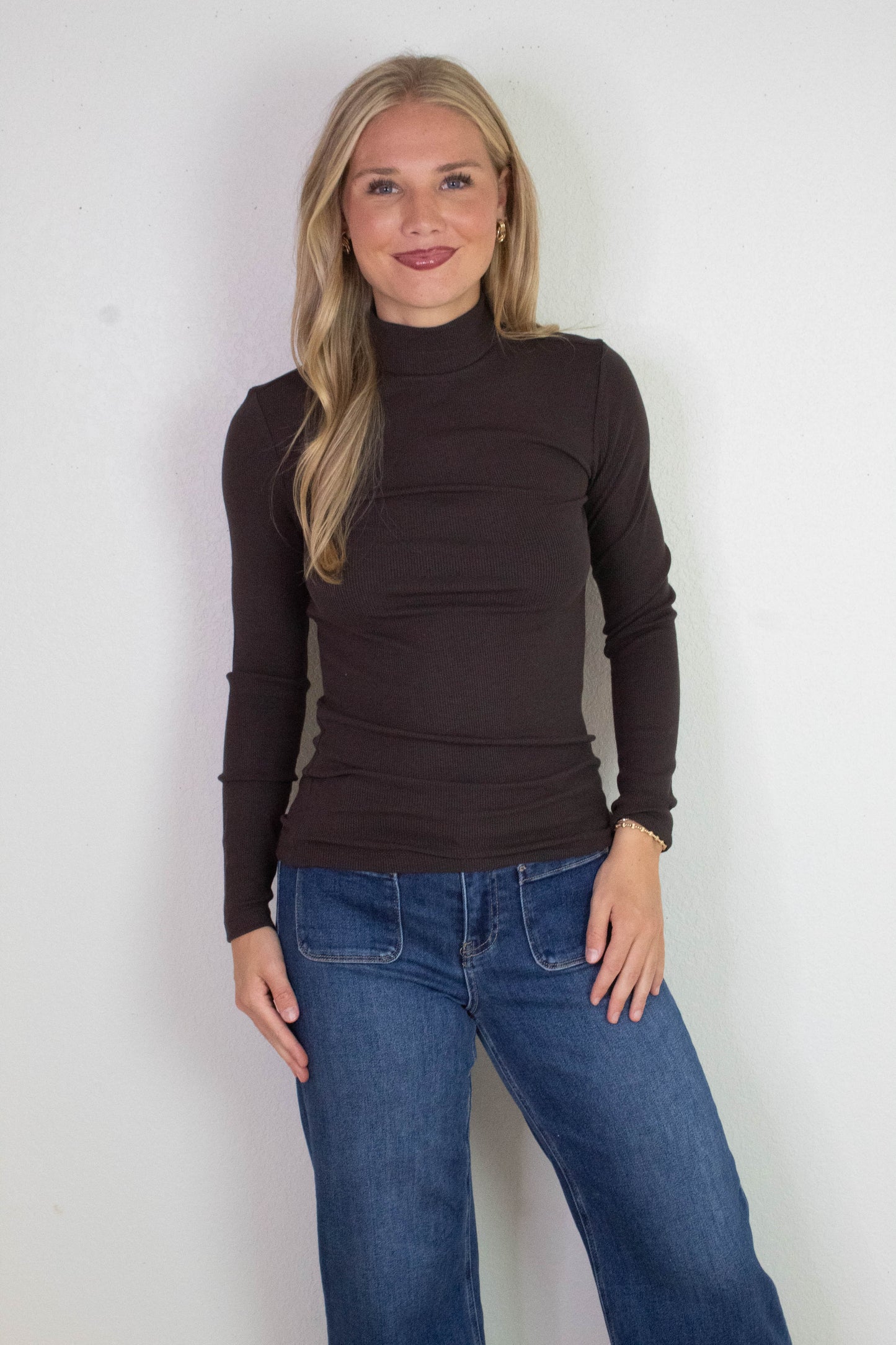  Mock Neck Essential Top, Semi Sweet | Sanctuary