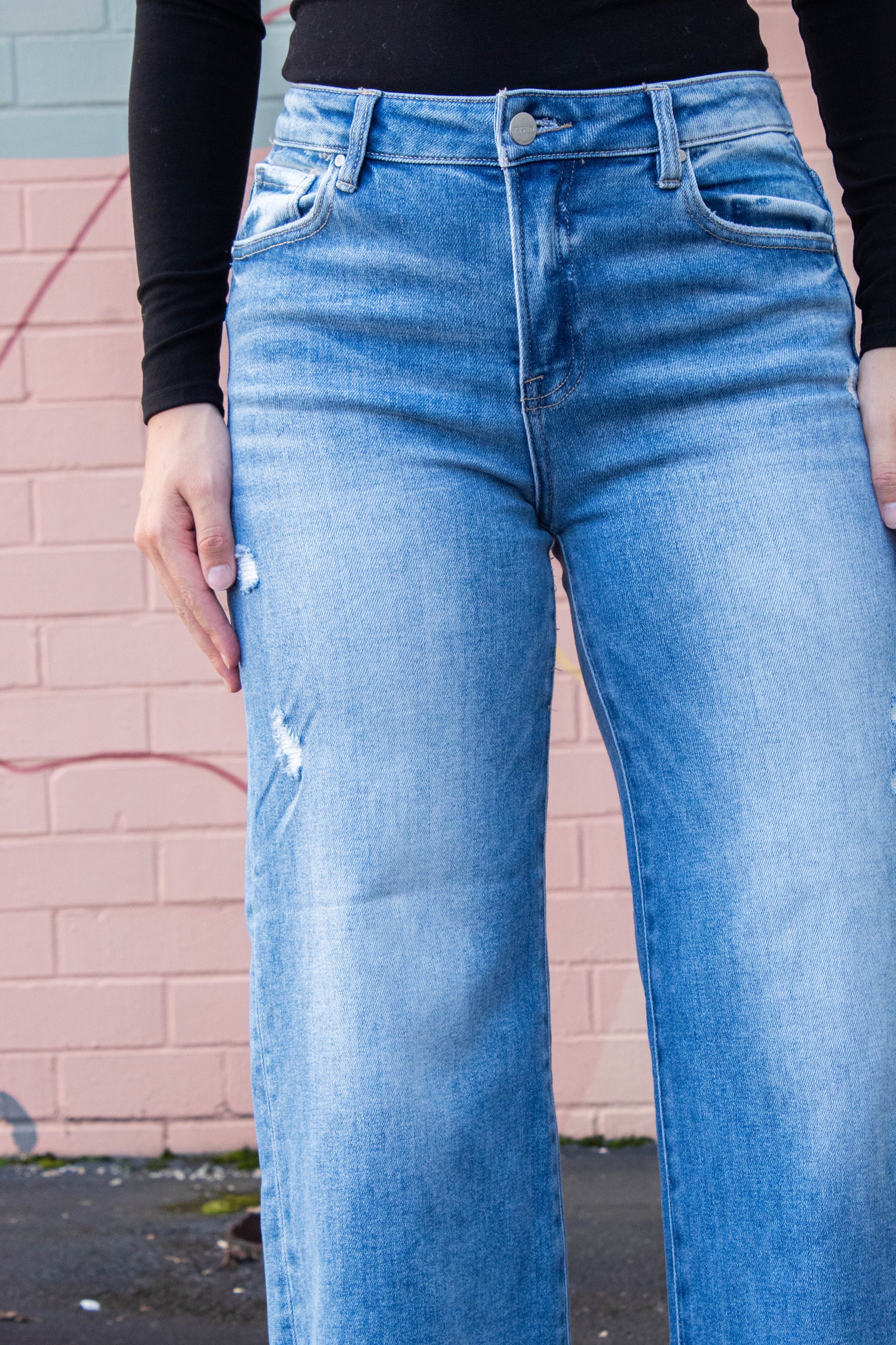  Charlotte High Rise Lightly Distressed Jeans, Medium