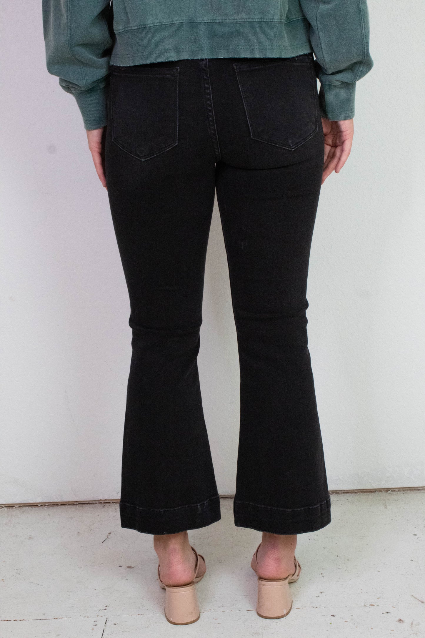  Amelia Patch Pocket Ankle Flare Jeans, Black
