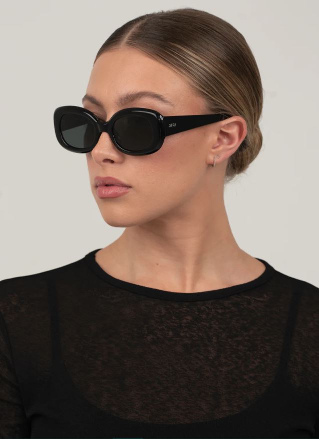  Viv, Black/Smoke | Otra